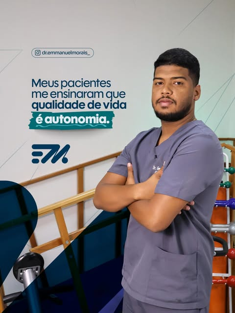 Dr. Emmanuel Morais em seu ambiente de atendimento